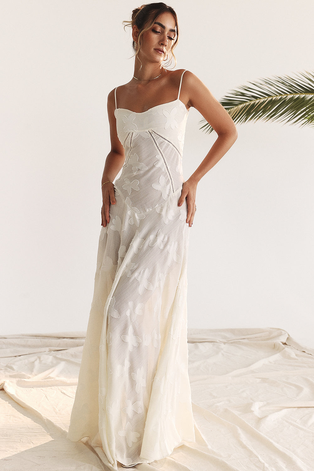 Women's strappy maxi dress – Fitted cut with flared hem