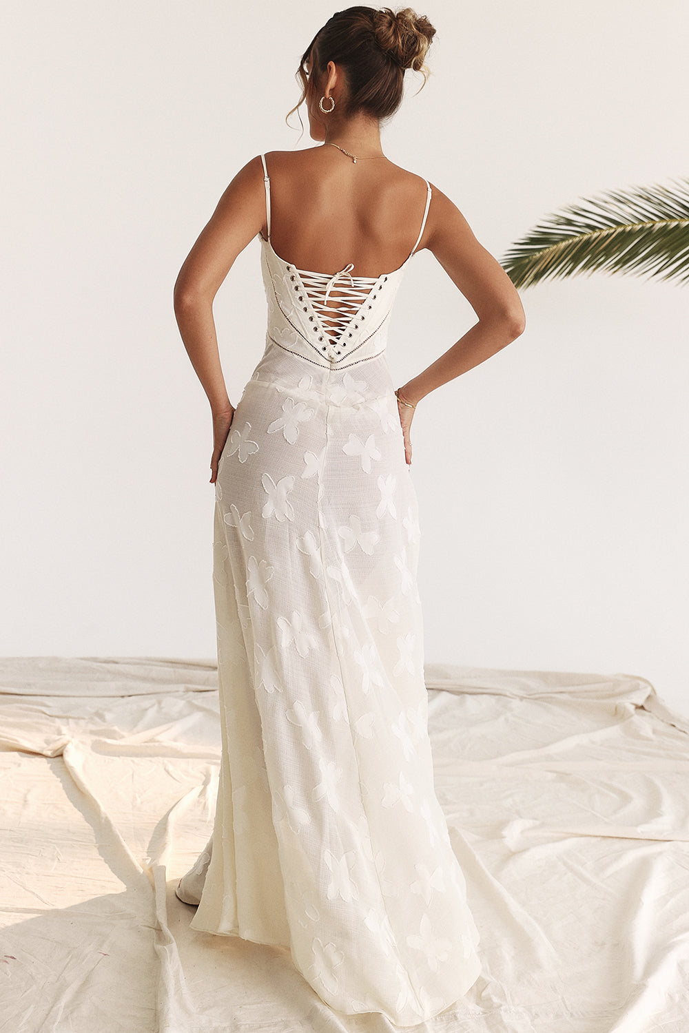 Women's strappy maxi dress – Fitted cut with flared hem