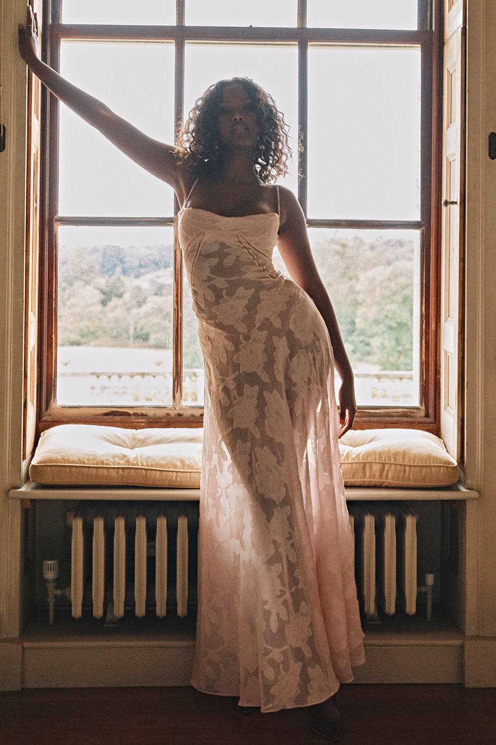 Women's strappy maxi dress – Fitted cut with flared hem