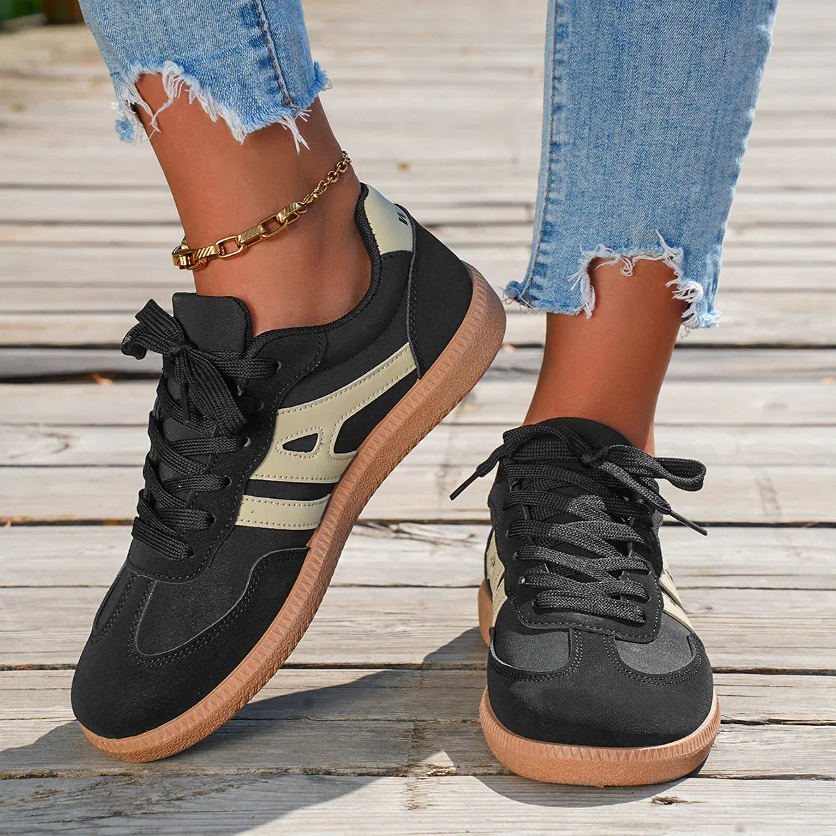 Women's orthopaedic leather trainers – low-top lace-up