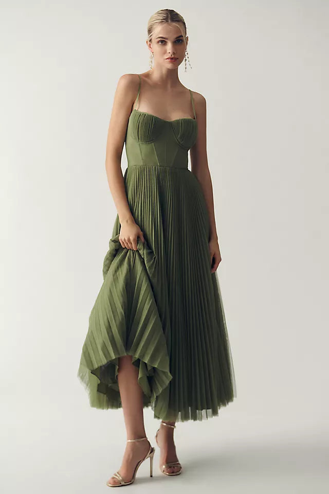 Women's pleated maxi dress – flowing sleeveless fitted cut