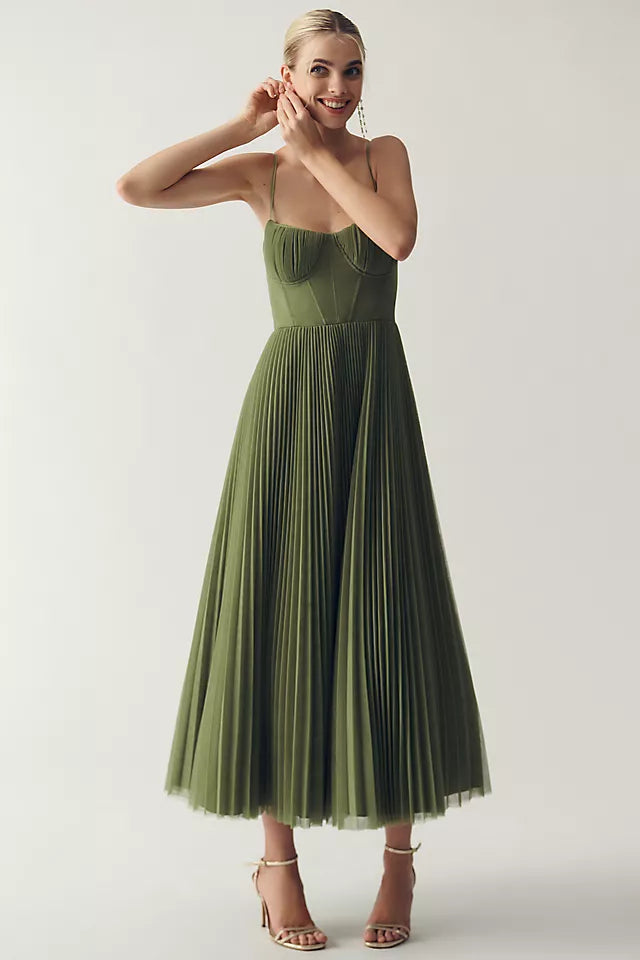 Women's pleated maxi dress – flowing sleeveless fitted cut