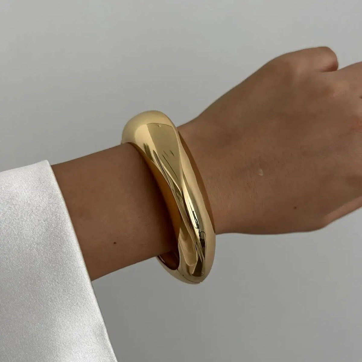 Women's Sculptural Bangle Bracelet – Hinged Cuff with Secure Clasp