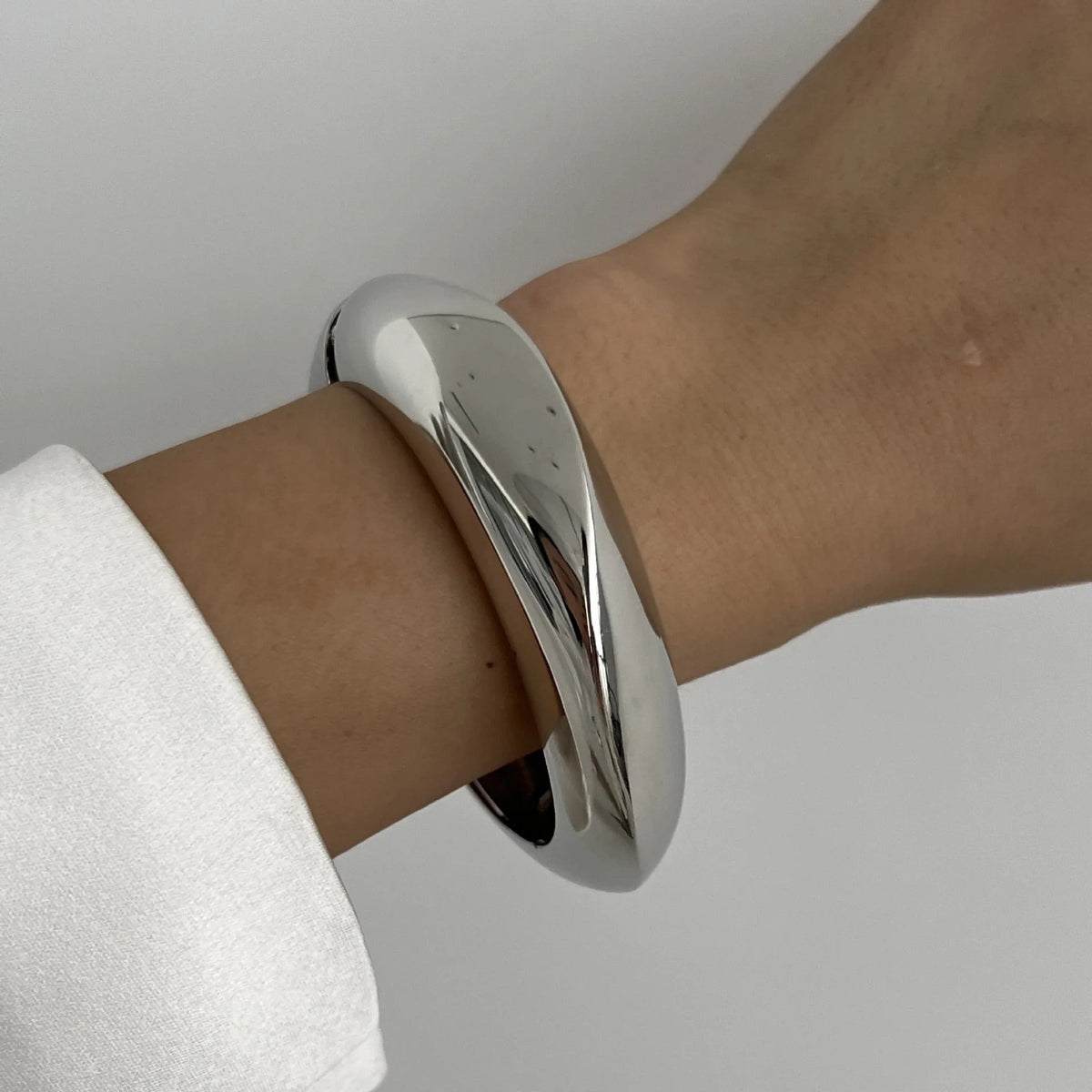Women's Sculptural Bangle Bracelet – Hinged Cuff with Secure Clasp
