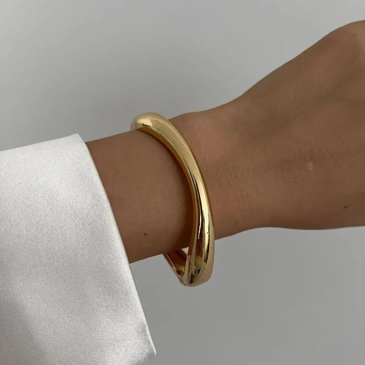 Women's Sculptural Bangle Bracelet – Hinged Cuff with Secure Clasp