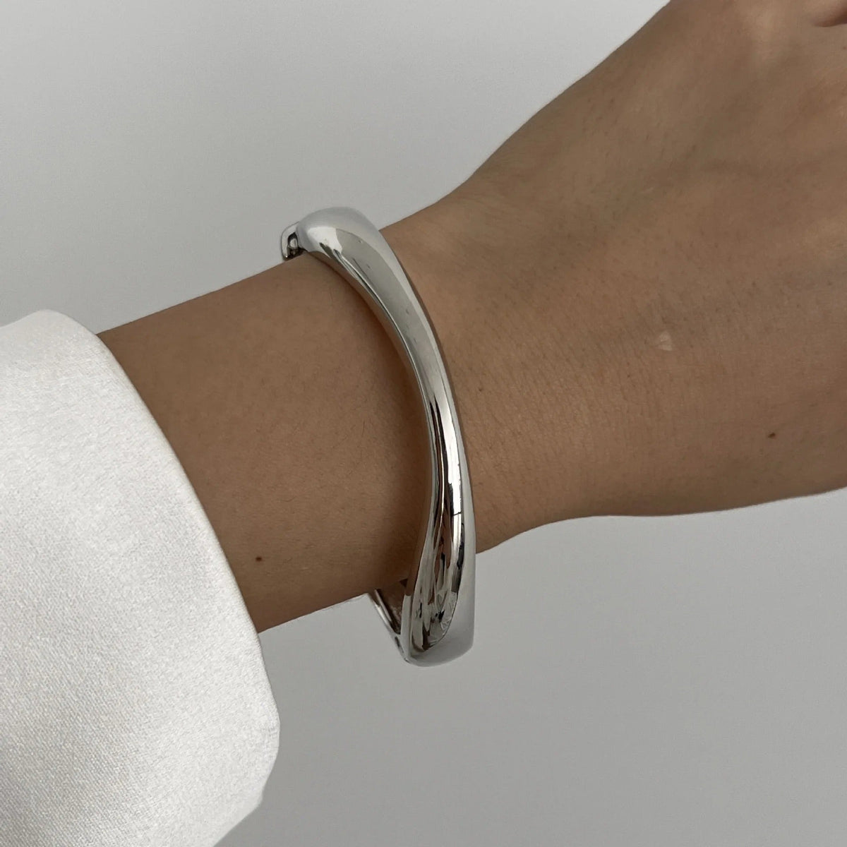 Women's Sculptural Bangle Bracelet – Hinged Cuff with Secure Clasp