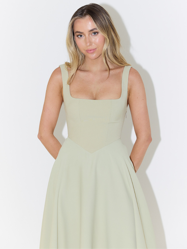 Women's square-neck midi dress – sleeveless flared fit