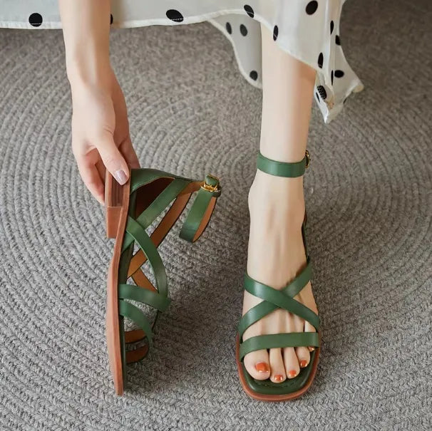 Flat Women's Sandals – Crossed Straps and Ankle Strap with Buckle