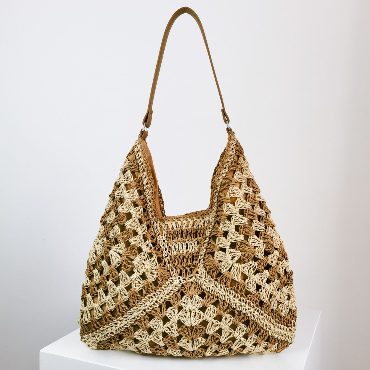 Women's Shoulder Bag Handwoven in Straw – Openwork Contrasting Weave
