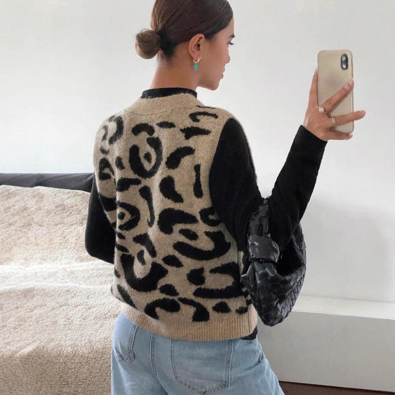 Women's Leopard Cardigan in Knit - V-Neck Classic Fit