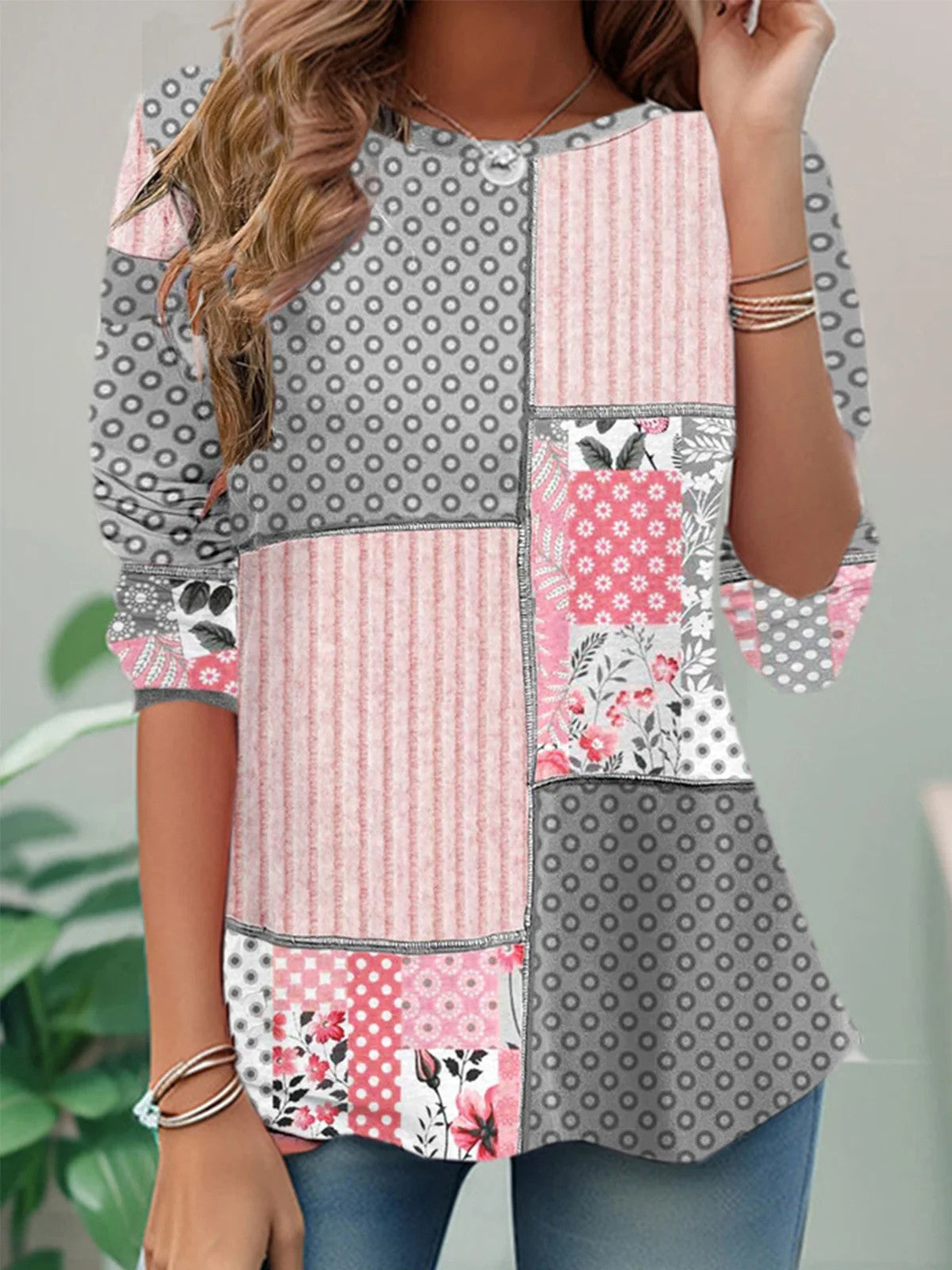 Women’s Retro Checkered Sweatshirt – Artistic 3D Effect