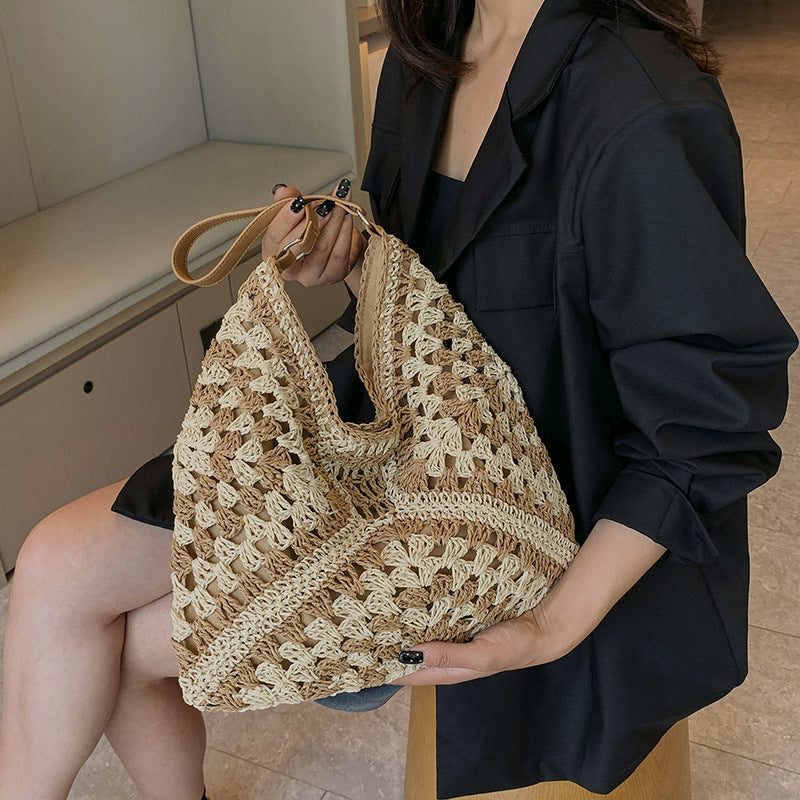 Women's Shoulder Bag Handwoven in Straw – Openwork Contrasting Weave