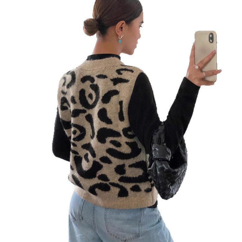 Women's Leopard Cardigan in Knit - V-Neck Classic Fit