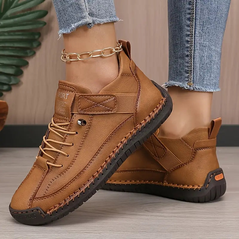Women’s Casual Outdoor Boot – Hand-Stitched Low Shaft
