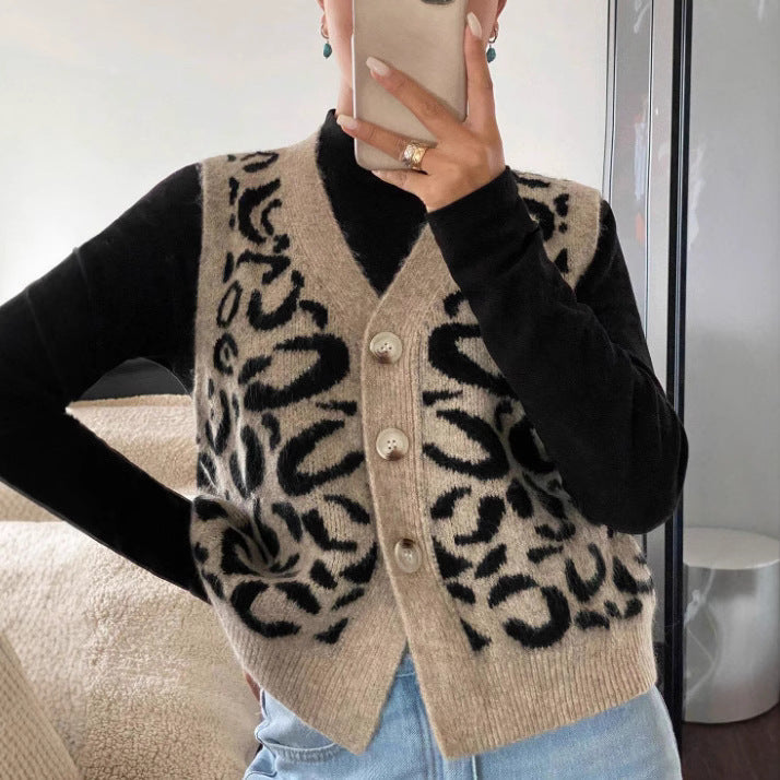 Women's Leopard Cardigan in Knit - V-Neck Classic Fit
