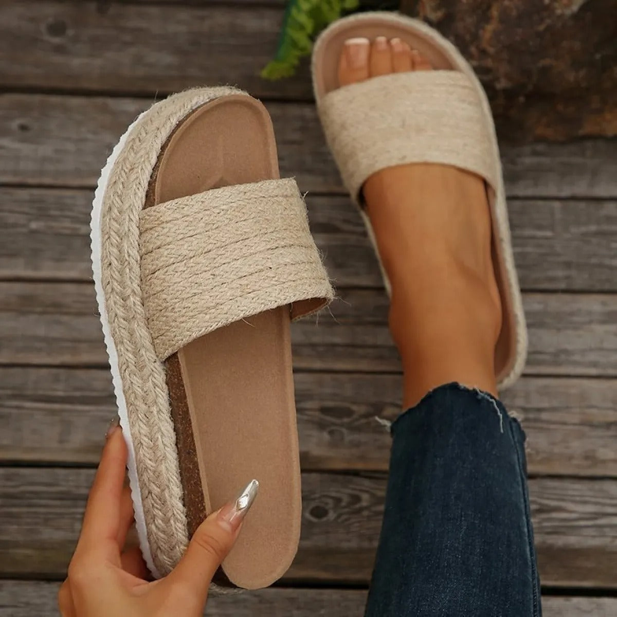 Women's Flat Sandals in Woven Textile – Cushioned Muffin Sole