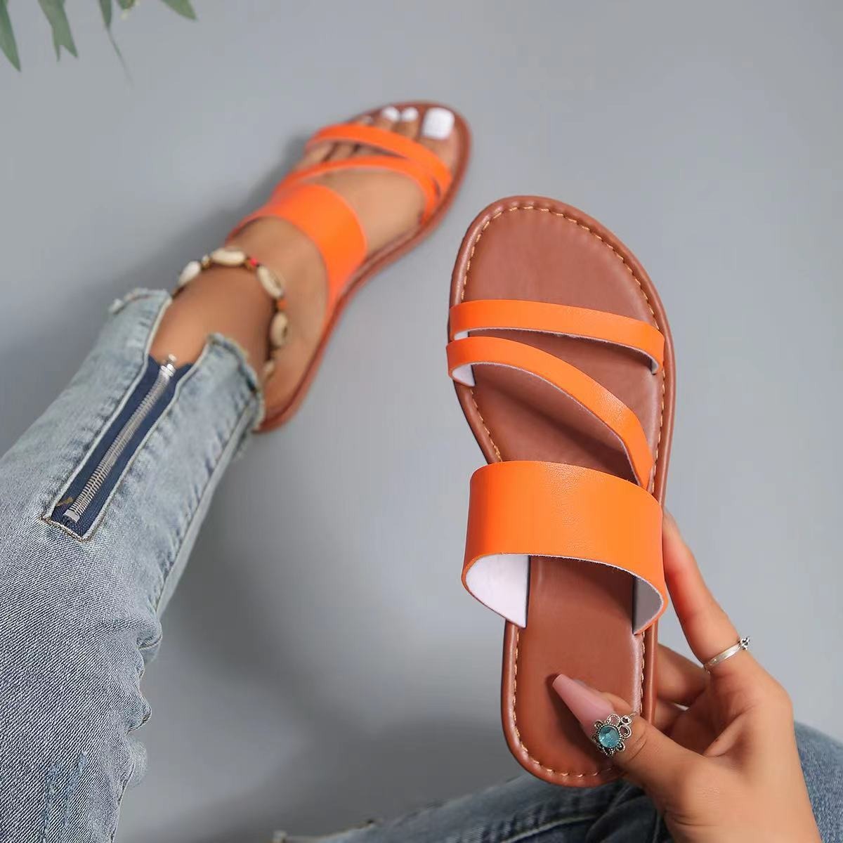 Slip-On Women's Slippers – Lightness and Daily Comfort