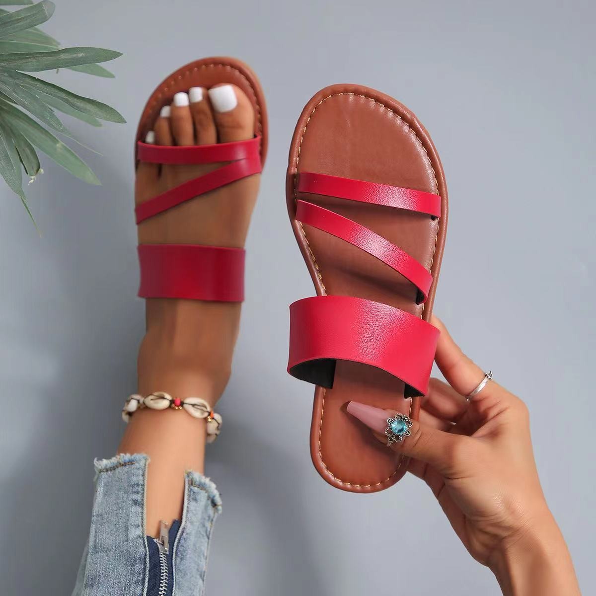 Slip-On Women's Slippers – Lightness and Daily Comfort
