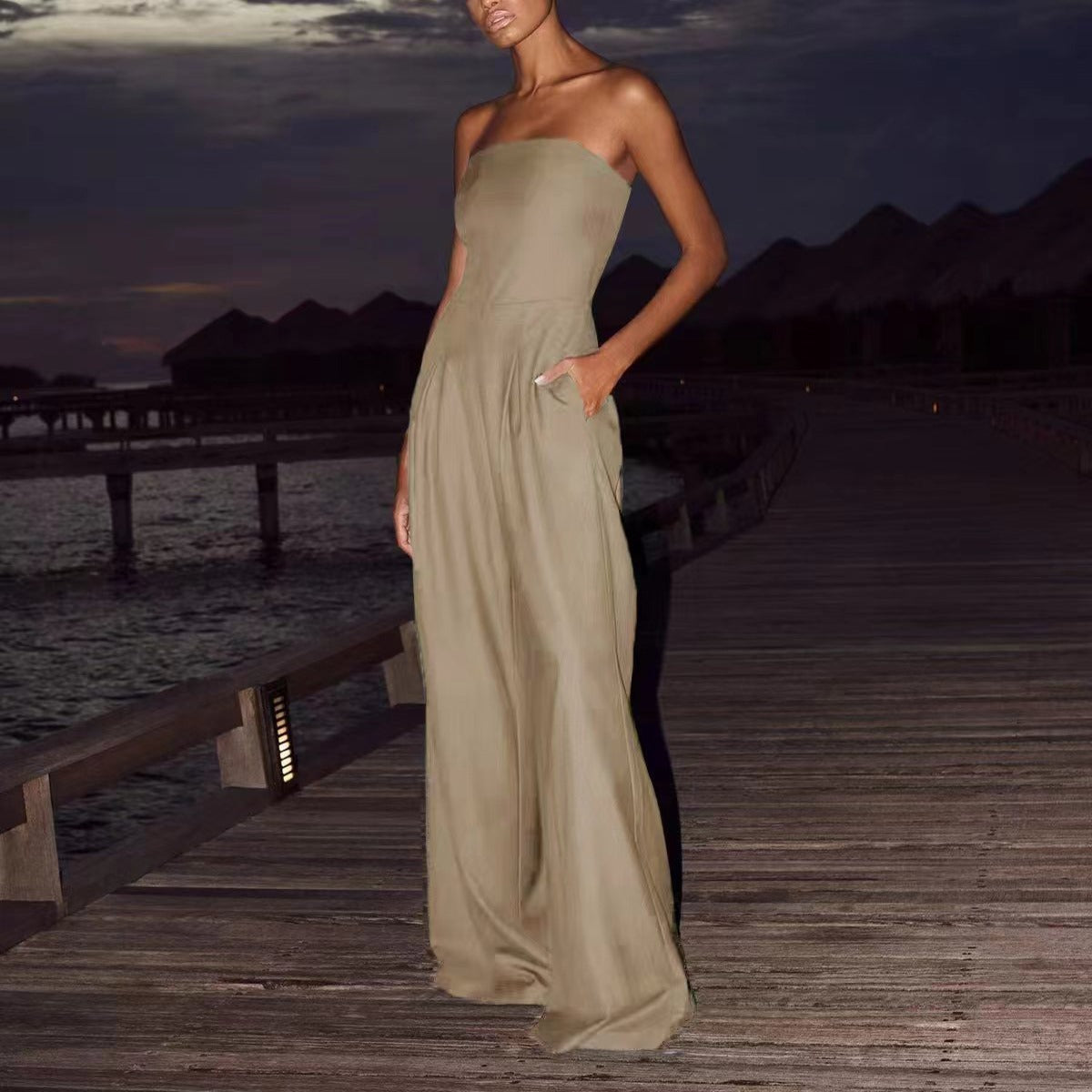 Women’s Strapless Wide-Leg Jumpsuit – Elegant Fitted Flowing Fit