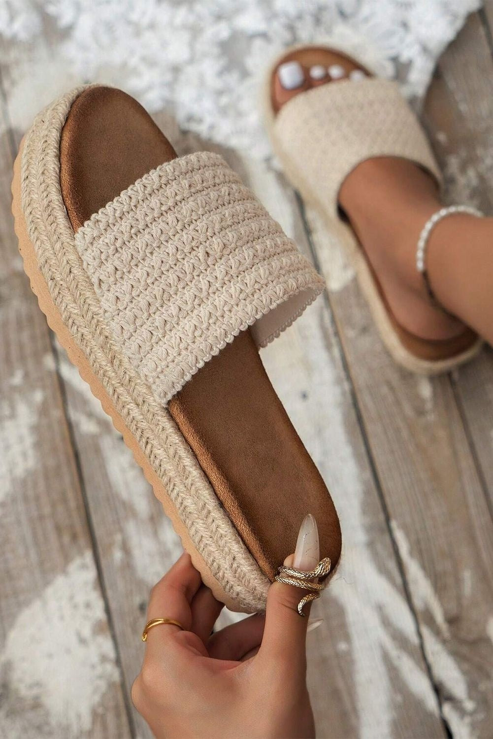 Women's Flat Sandals in Woven Textile – Cushioned Muffin Sole