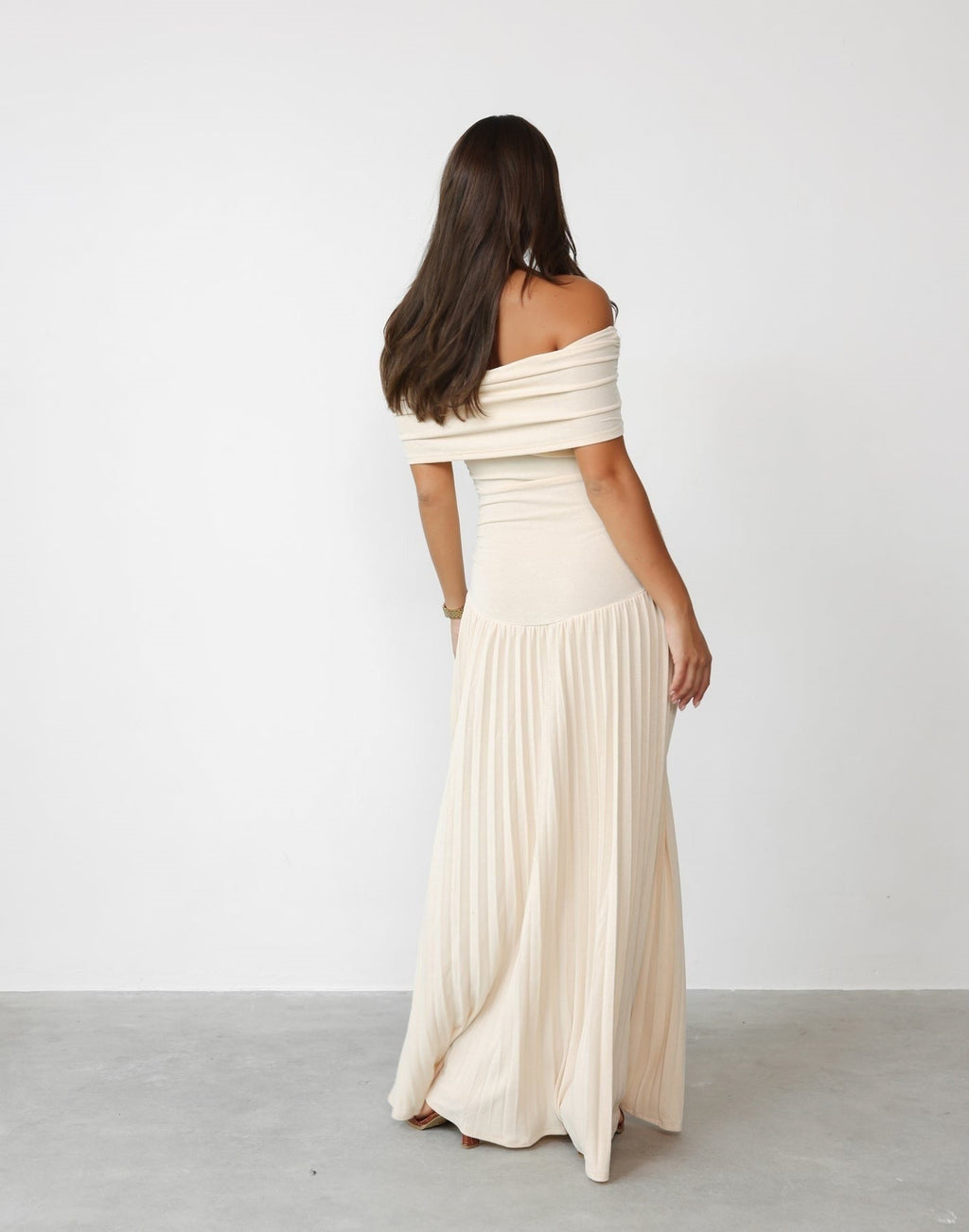 Women's Maxi Dress Off-Shoulder Pleated – Flowing and Versatile Fit