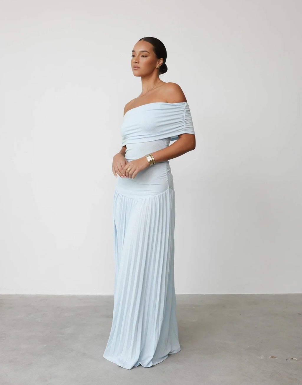 Women's Maxi Dress Off-Shoulder Pleated – Flowing and Versatile Fit