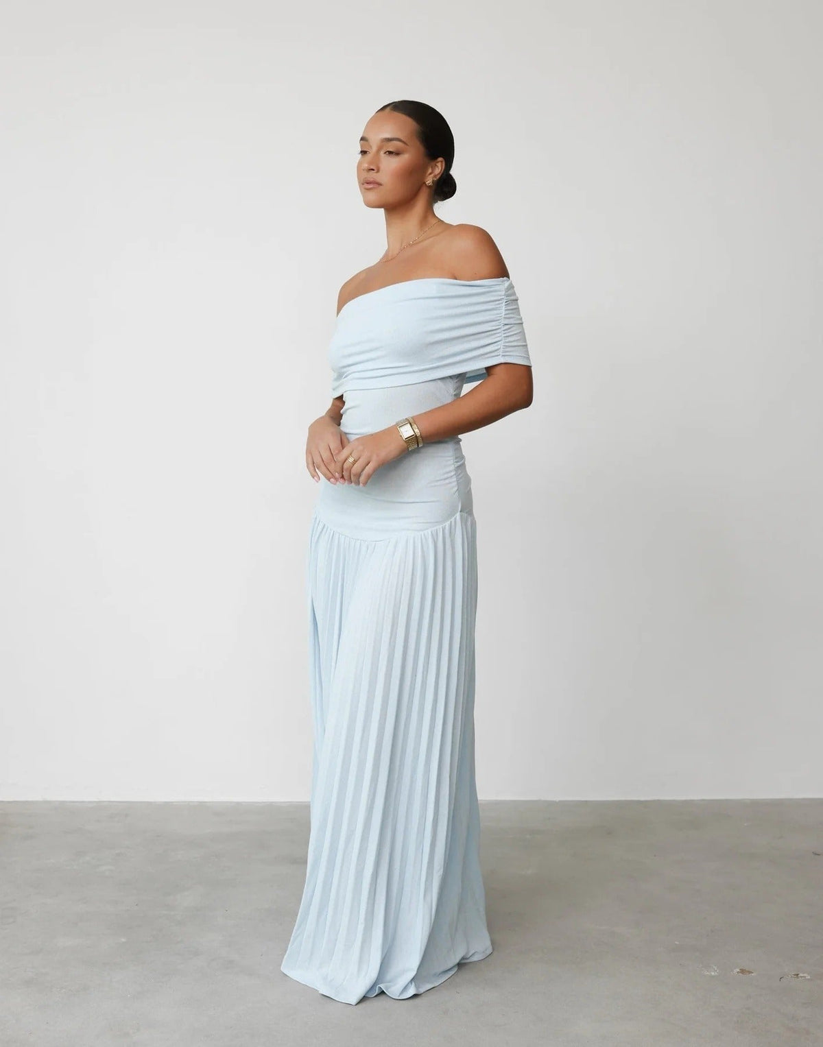 Women's Maxi Dress Off-Shoulder Pleated – Flowing and Versatile Fit