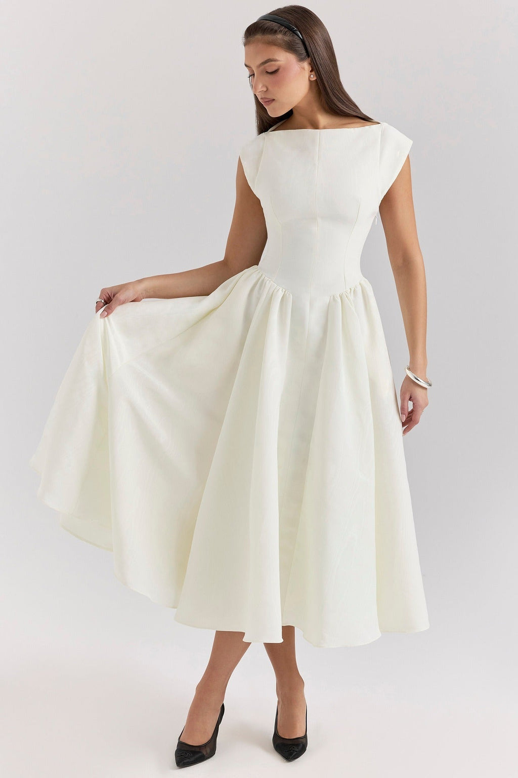 Women's Sleeveless Midi Dress with Open Back – Round Neck, Flowing Fabric