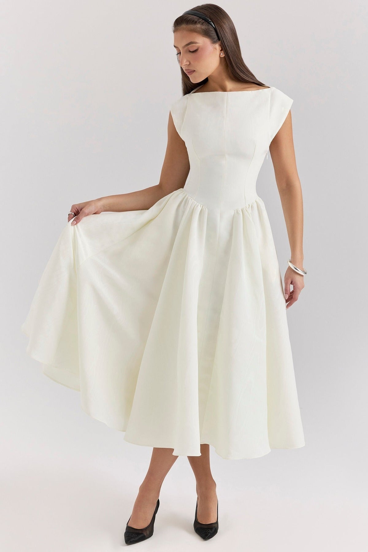Women's Sleeveless Midi Dress with Open Back – Round Neck, Flowing Fabric