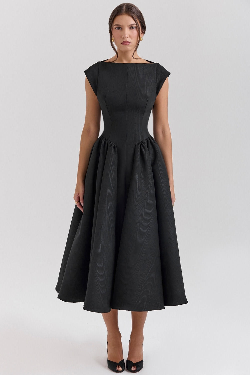 Women's Sleeveless Midi Dress with Open Back – Round Neck, Flowing Fabric