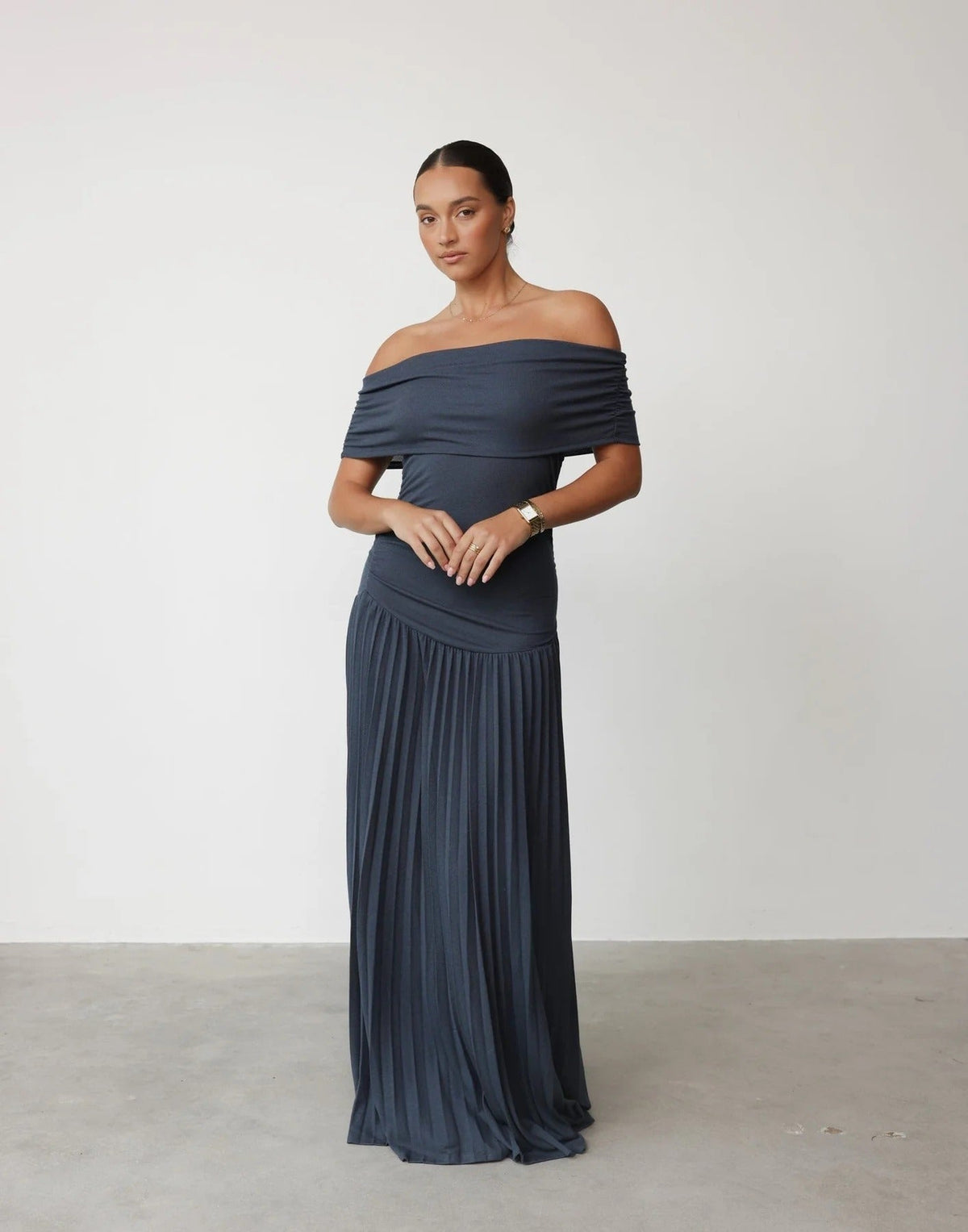 Women's Maxi Dress Off-Shoulder Pleated – Flowing and Versatile Fit