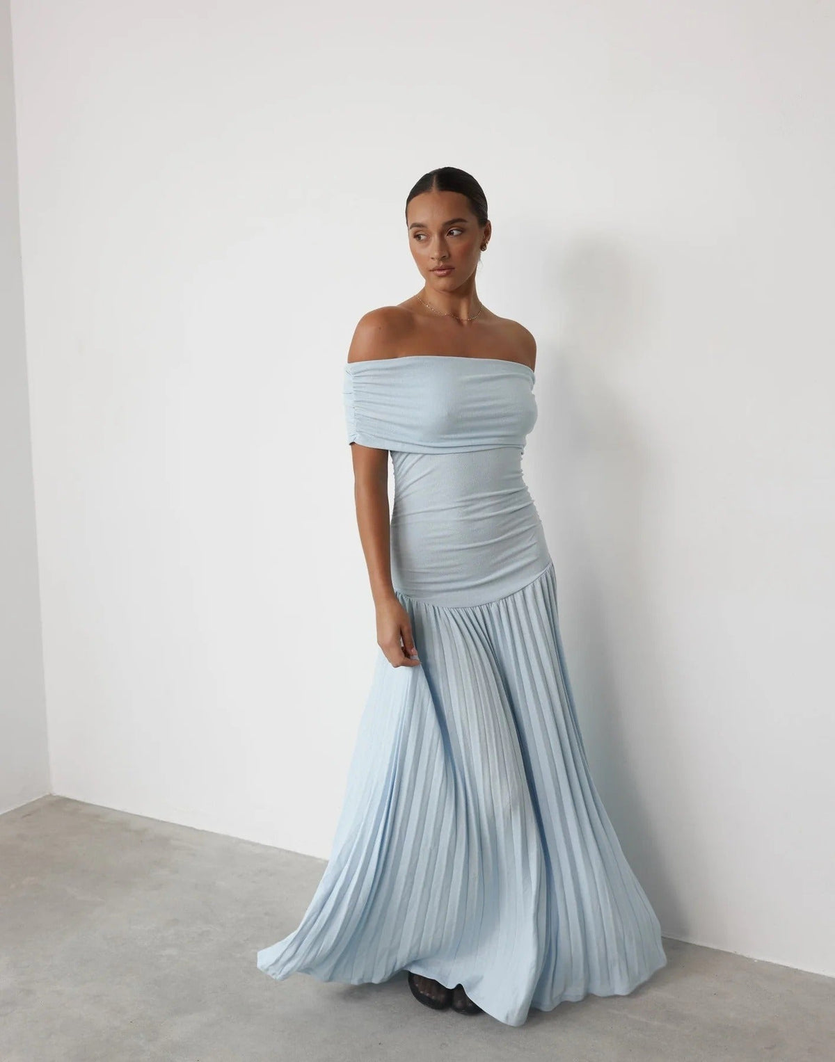Women's Maxi Dress Off-Shoulder Pleated – Flowing and Versatile Fit