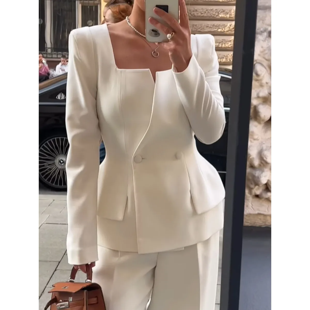Women’s Square-Neck Fitted Blazer – Elegant Structure Two-Button Fastening