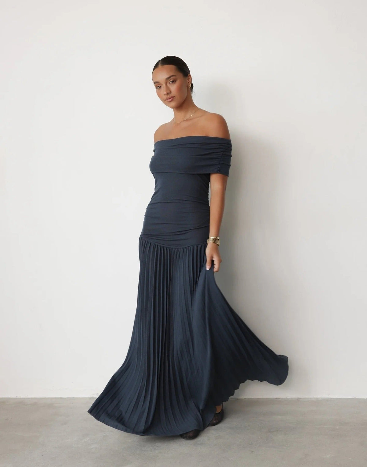 Women's Maxi Dress Off-Shoulder Pleated – Flowing and Versatile Fit